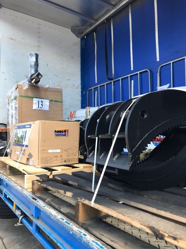 Augers & Grabs to suit all machines Augers & Grabs to suit all machines